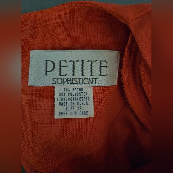 Vintage Petite Sophisticate Dress. Button accent on sleeves - Picture 4 of 6